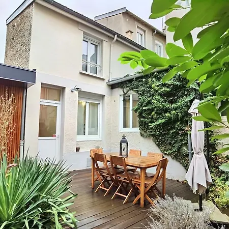 Maison De Avec Terrasse Et Jardin Holiday home