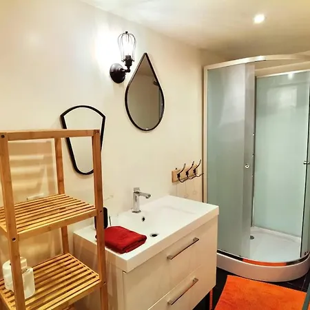 Holiday home Maison De Avec Terrasse Et Jardin Reims